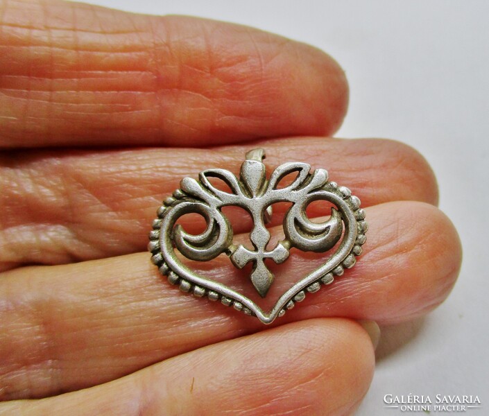 Gyönyörű régi magyar motívumos  ezüst  medál