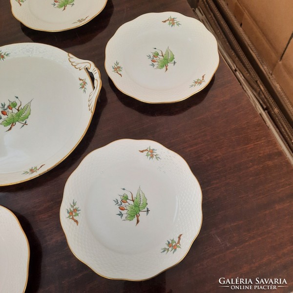 Herendi hecsedli, csipkebogyó mintás porcelán süteményes készlet