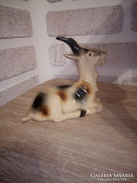 Sitzendorf (?) porcelán kecske. 15,5 cm.