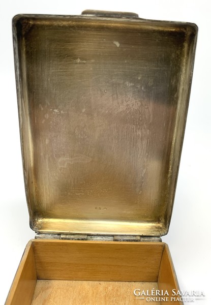 Ezüstözött jelzett Sandrik szivartartó doboz fa belsővel KGY monogrammal RZ