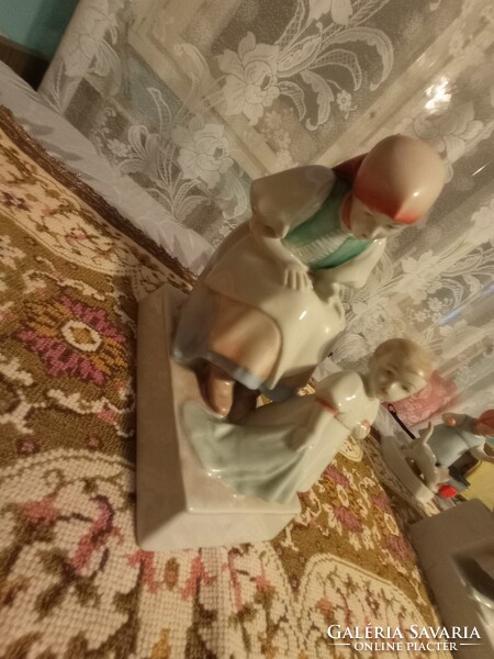 NE FIGYELJ VEGYE MEG FÉL ÁRON!!! Zsolnay anya gyermekével