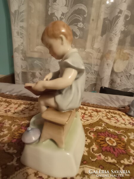 NE FIGYELJ VEGYE MEG FÉL ÁRON!!!Zsolnay olvasó kisfiú