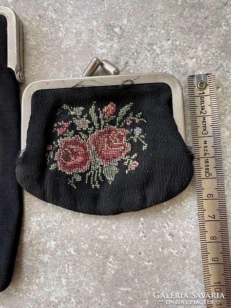 Gobelinnel díszített női csecse-becsék