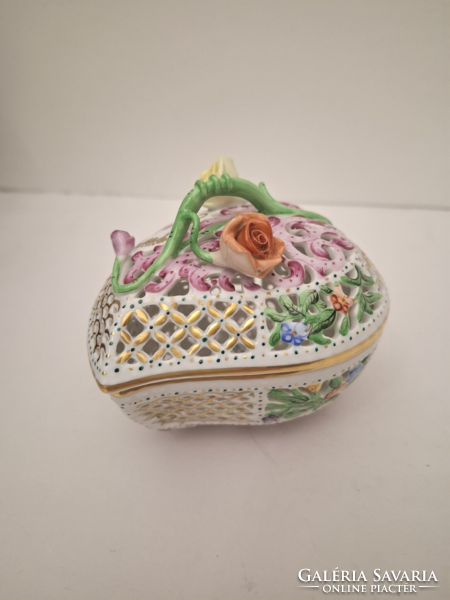 Hibátlan! Gyönyörű legdúsabb festésű Herendi porcelán áttört szív alakú rózsás bonbonier