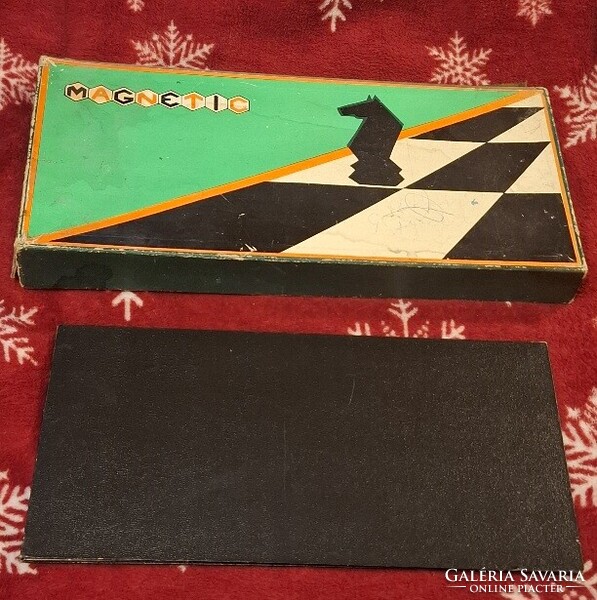 Mágneses sakk az 1970-es évek vége, 1980-as évek elejéről.  30x30 cm,dobozával