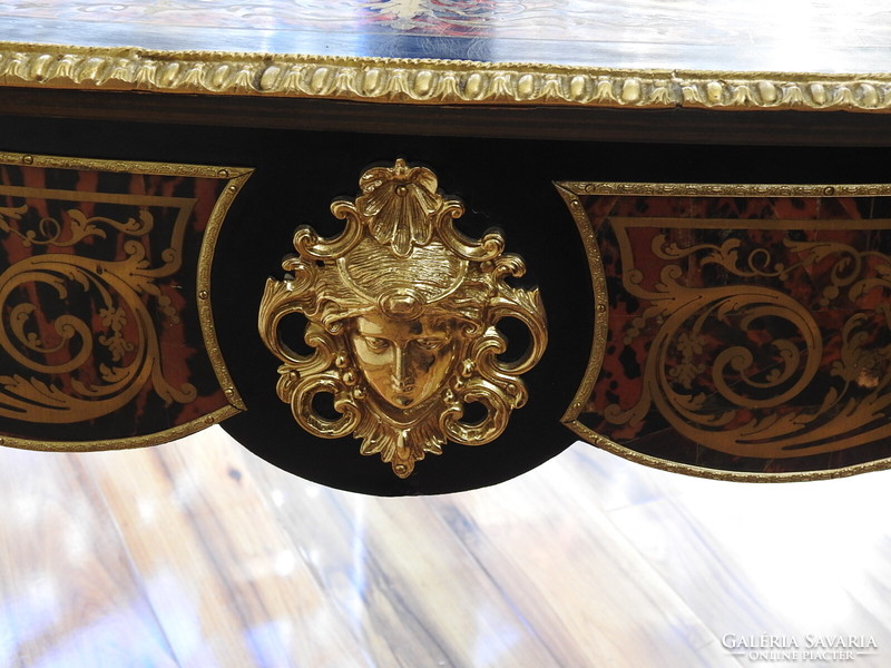 Boulle Stílusú Íróasztal cca. 1850-es évek, Tűzaranyozott bronz díszítésekkel, intarziás berakással!