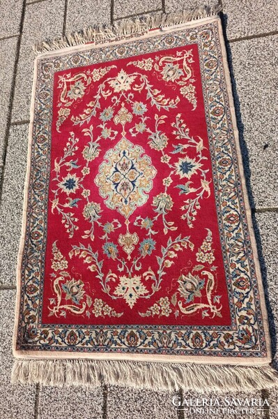 Isfahan selyem konturos szőnyeg szignos ALKUDHATÓ