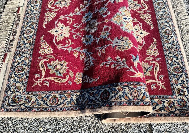 Isfahan selyem konturos szőnyeg szignos ALKUDHATÓ