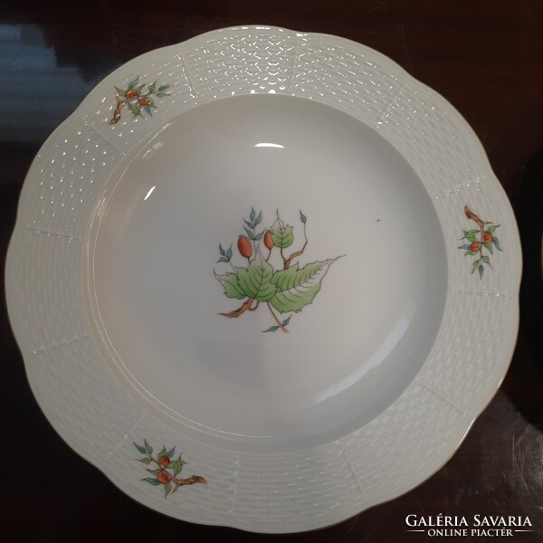 2 db Herendi hecsedli, csipkebogyó mintás porcelán mély, leveses tányér