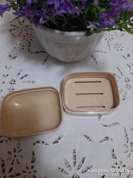 Vintage Estée Lauder szappantartó.