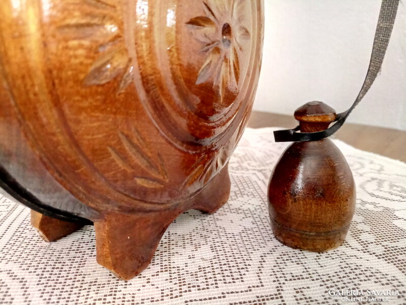 Régi faragott lakkozott fa kulacs, butykos, butella