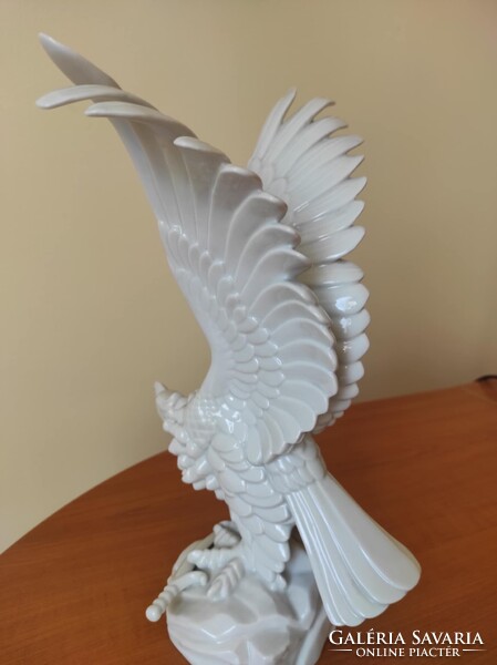 Fehér Herendi porcelán Turul madár karddal