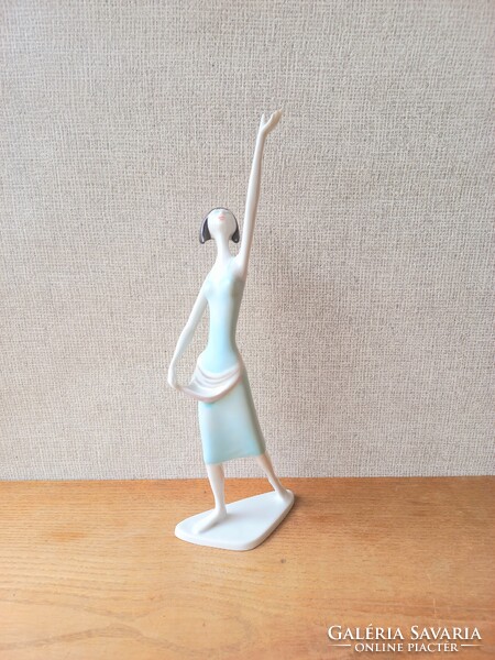 Hollóházi porcelán ritkaság - Az almaszedő - Torma Istvánné tervezése