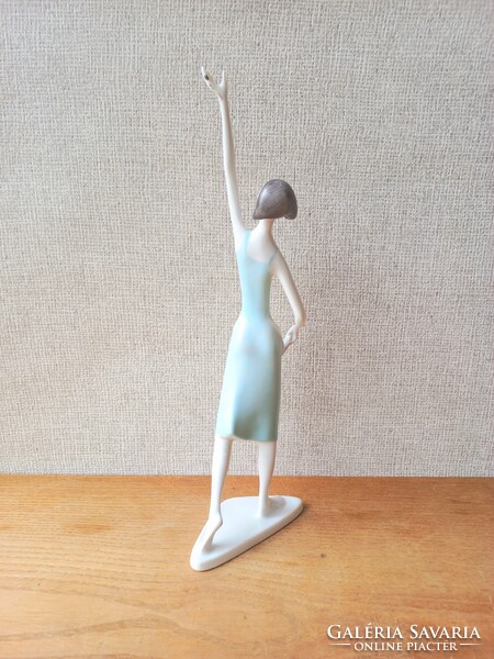 Hollóházi porcelán ritkaság - Az almaszedő - Torma Istvánné tervezése