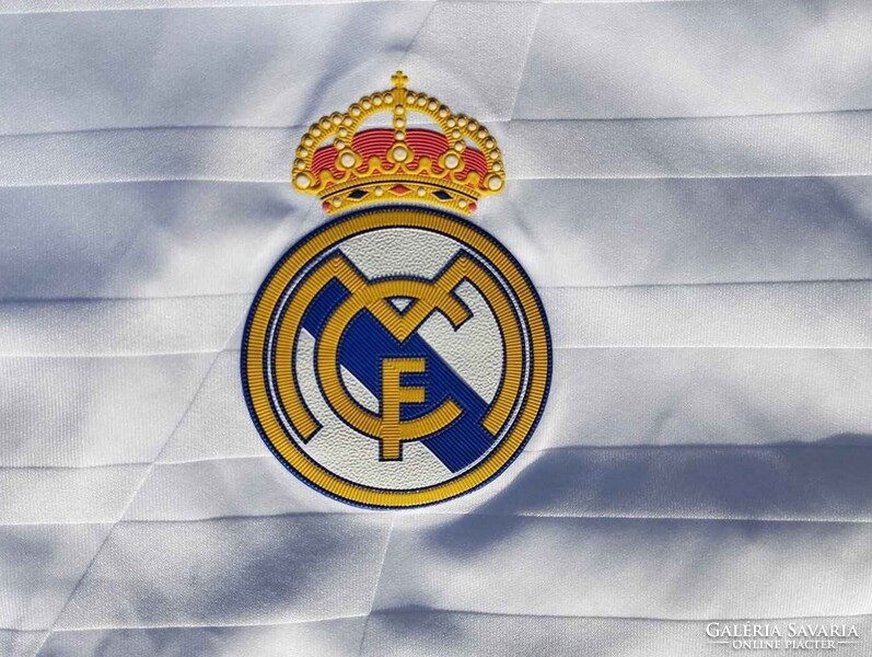 Cristiano Ronaldo által személyesen aláírt Real Madrid mez. futball foci labda aranylabda