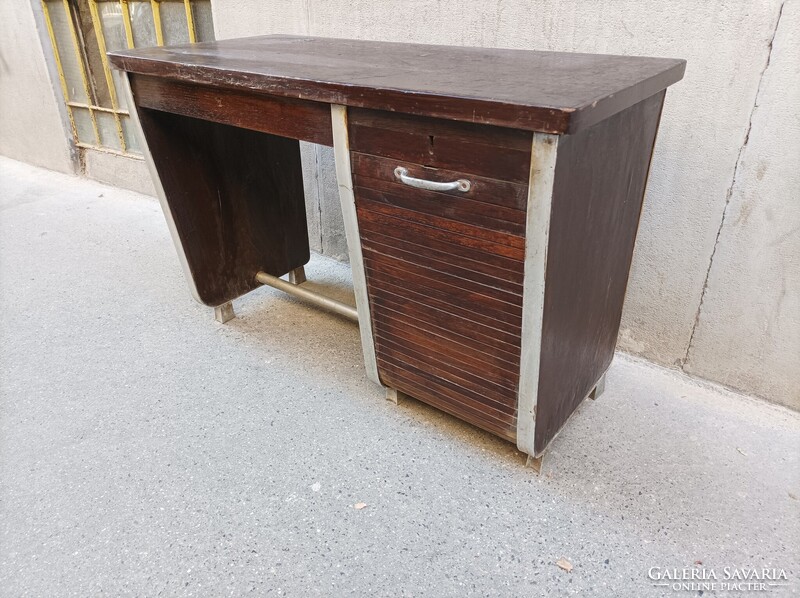 Bauhaus, minimal style, aluminíum és fa kombináció, kisméretű íróasztal