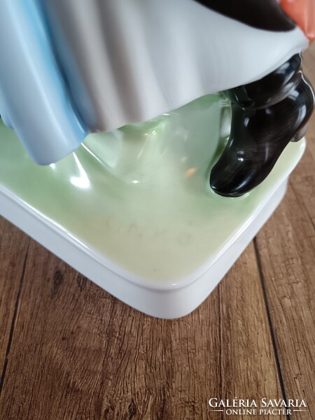 Régi Zsolnay porcelán Sinkó Hazatérő figura
