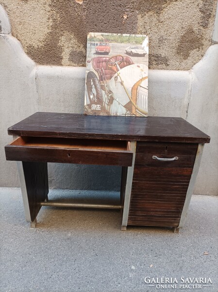 Bauhaus, minimal style, aluminíum és fa kombináció, kisméretű íróasztal