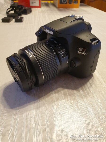 Canon Eos 2000D, két objektívvel + tartozékok