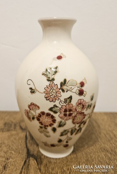Zsolnay porcelán Virágmintás váza, arany díszítéssel