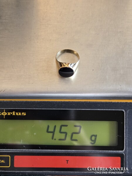 14 K arany pecsét gyűrű fekete kővel 4,52 g