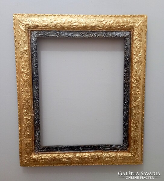 Eredeti antik szecessziós keret, 9cm széles, laparanyozva,tükörnek képnek 50x40-es fészekmérettel.