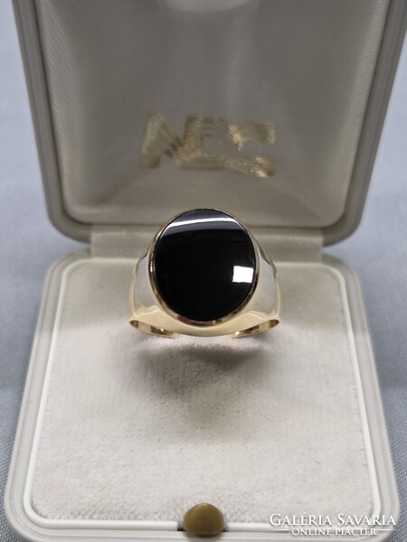 14 K arany pecsét gyűrű fekete kővel 4,52 g