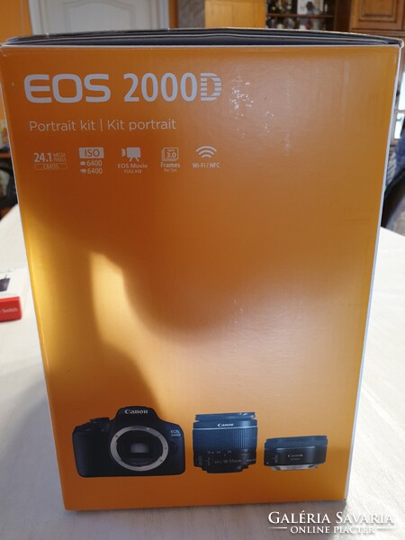 Canon Eos 2000D, két objektívvel + tartozékok