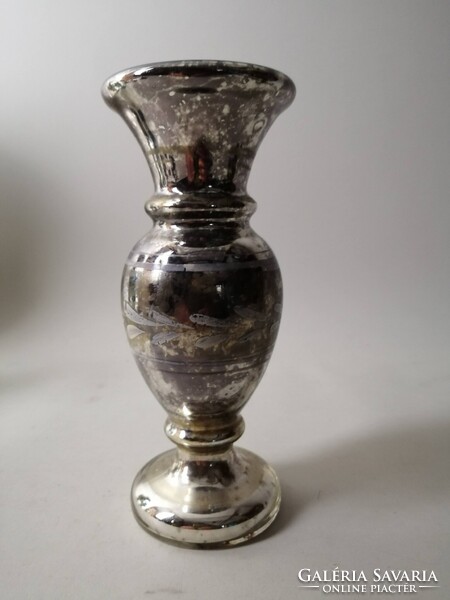 SZAKÍTOTT, FONCSOROZOTT HUTAÜVEG VÁZA