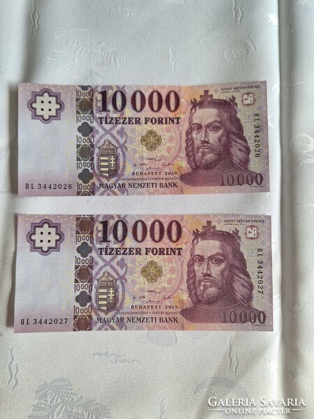2 db sorszámkövető 10.000.-ft-os bankjegy