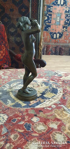Női Akt bronz szobor. Nyújtózkodó hölgy. Nagyon szépen kidolgozott. 36 cm magas