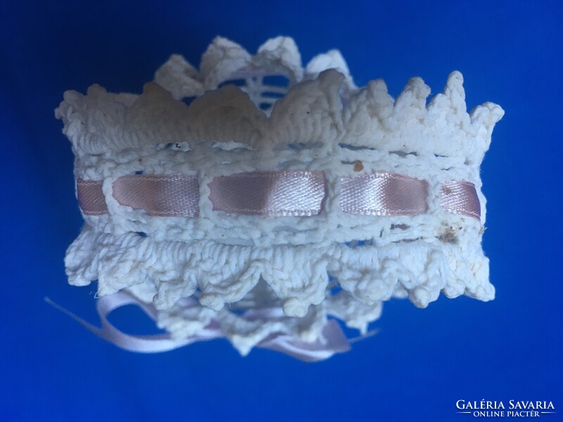 Húsvéti horgolt kosár csoki nyuszinak, tojásnak