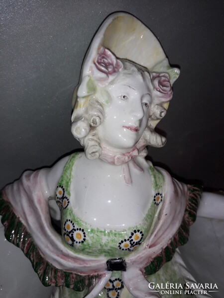 Terebélyes majolika festett kerámia kosaras nő szobor  Bernard Bloch