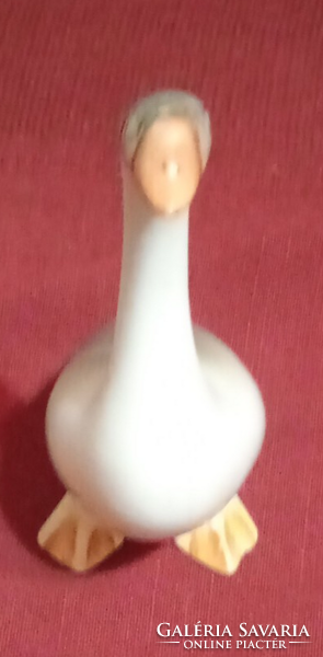 Very cute porcelain goose 11 cm high in good condition