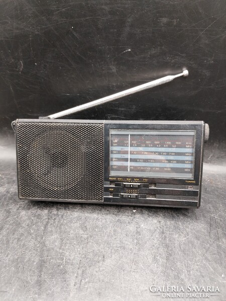 Vintage Radio UNIVERSUM QUELLE TR 3081, 8 x 17 cm-es. 3429b