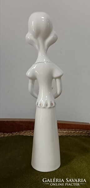 Aquincum porcelán lány, galambbal a kezében