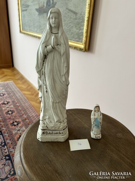 Porcelán és kerámia figurák