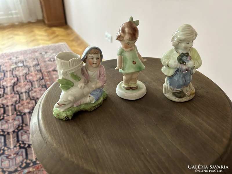 Porcelán és kerámia figurák