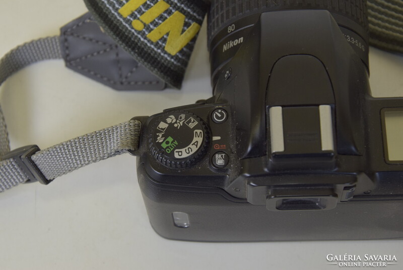 Nikon F65 SLR filmes fényképezőgép NIKKOR 28-80 mm objektívvel és tartozékokkal A114