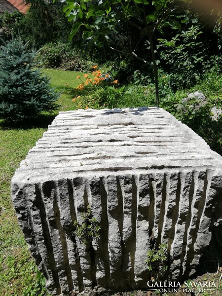 Süttői mészkő tömb 1,3 köbméter Szobrászoknak, kőfaragóknak, kertészeknek építkezőknek