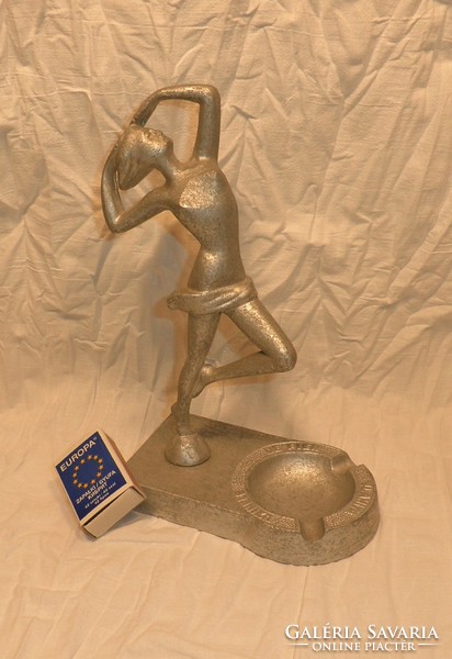 Art-deco stílusú szobor, hamutartó.