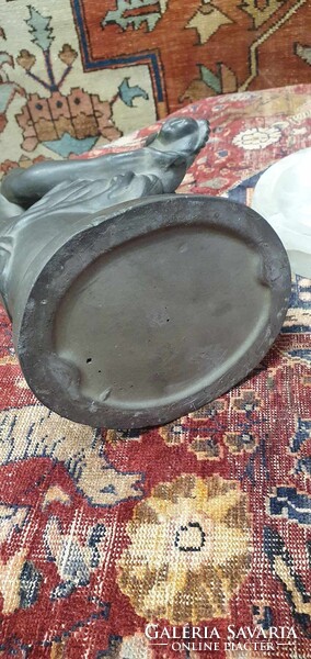 Kisfaludi Strobl Zsigmond: Terrakotta törölköző női akt. Nagyon szépen kidolgozott. 33 cm magas