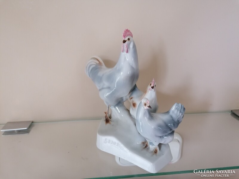 Baromfiudvar/tyúkok/ Zsolnay porcelán