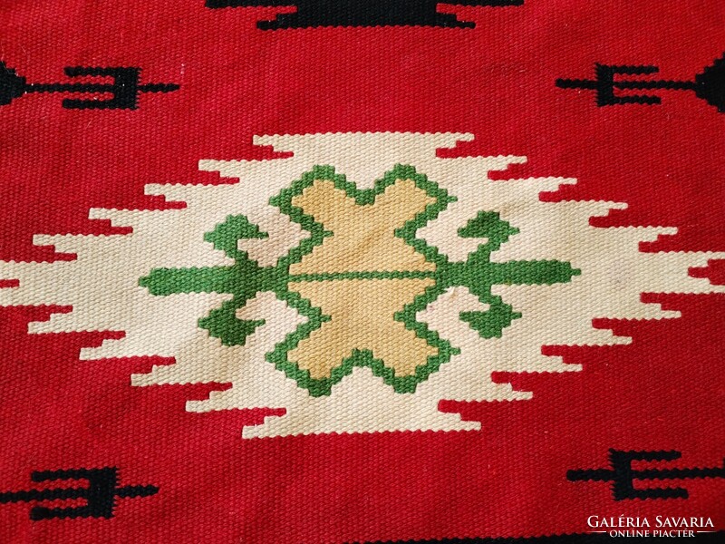 NAGYMÉRETŰ BORDÓ KILIM SZŐNYEG - 166x250 CM