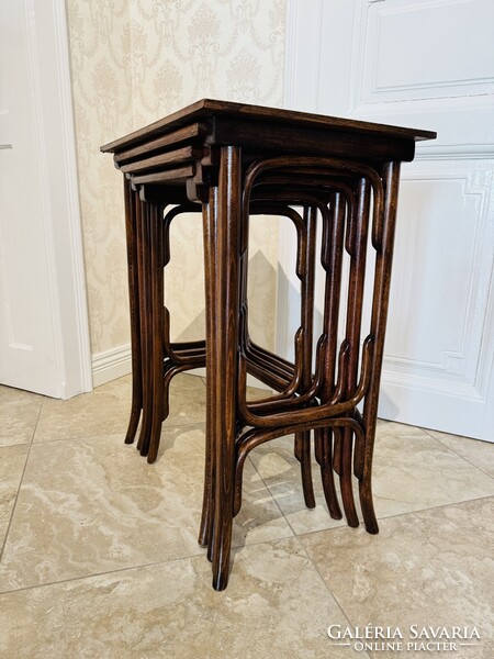 KINCSVADÁSZOKBÓL THONET lerakó asztal szett