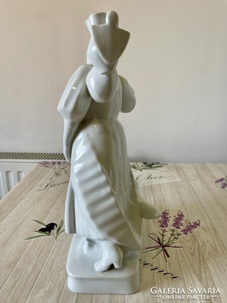 Zsolnay hazatérő porcelán