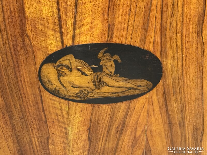 Empire-Biedermeier tusintarziás kisméretű vitrin