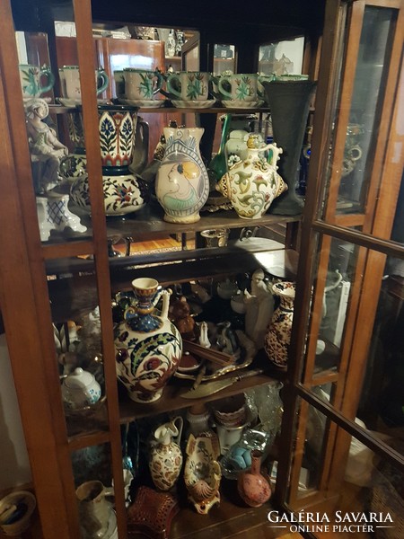 Tükrös, galériás, intarziás Bieder kis vitrin