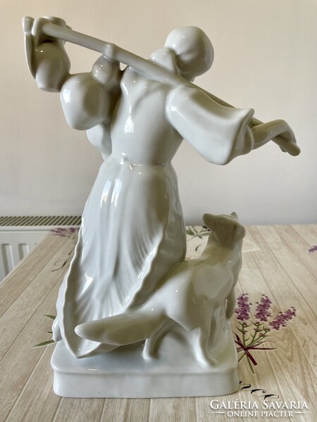 Zsolnay hazatérő porcelán