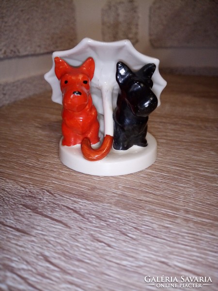 Német? porcelán esernyős kutyák.